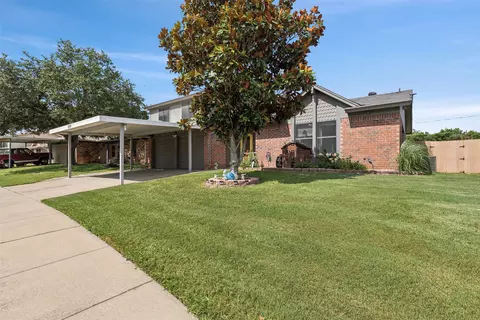 6500 Storm Dr, Watauga, TX 76148