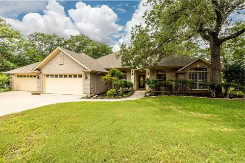 202 Hastings Dr, Runaway Bay, TX 76426