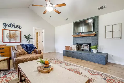 812 Conveyor Dr, Joshua, TX 76058