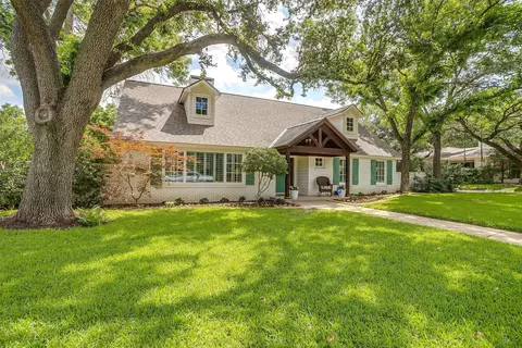 3832 Arroyo Rd, Fort Worth, TX 76109