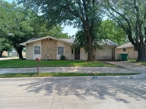 101 Comanche Ct, Waxahachie, TX 75165