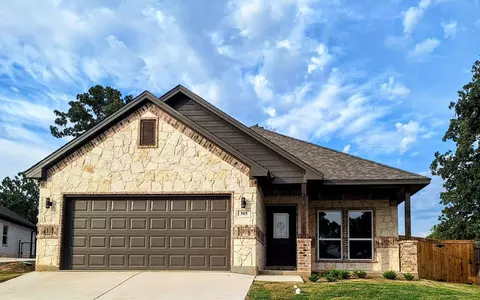 305 Titus Dr, Springtown, TX 76082