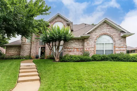 2007 Paddockview Dr, Arlington, TX 76017