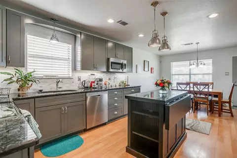 4037 Busch Gardens Dr, Fort Worth, TX 76123