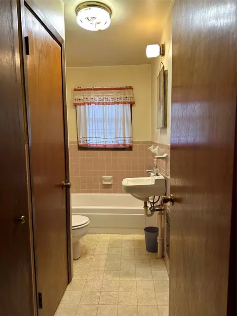 Bath - 406 E Adams St, Itasca, TX 76055 photo 2 of 2