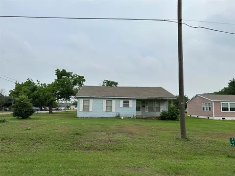 Exterior - 406 E Adams St, Itasca, TX 76055 photo 2 of 4