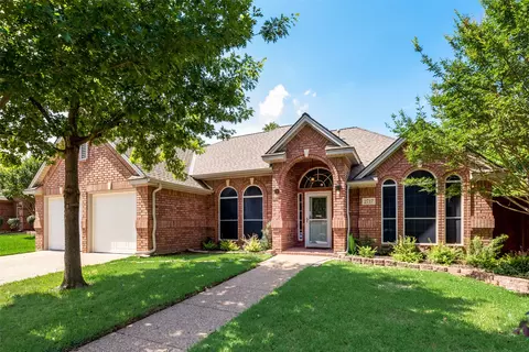 2717 Maple Brook Ct, Bedford, TX 76021