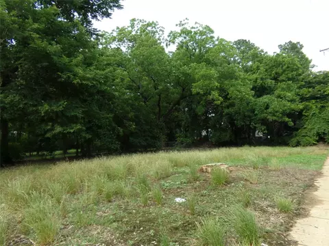 1011 E Houston, Paris, TX 75460