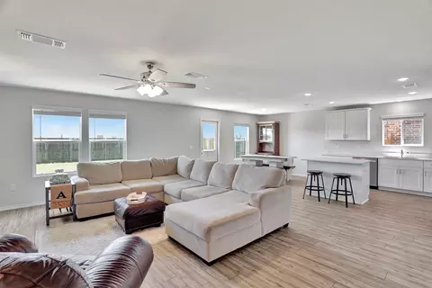 605 Manchester St, Van Alstyne, TX 75495