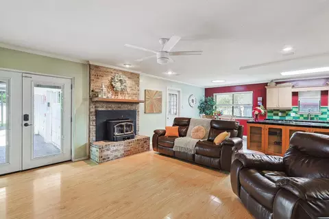 3817 Van Deman Dr, Benbrook, TX 76116