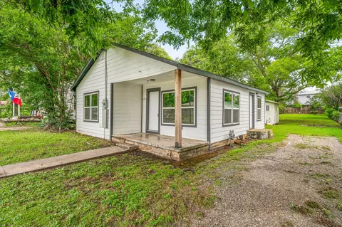1271 W Swan St, Stephenville, TX 76401
