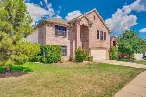 7701 Regent Dr, Arlington, TX 76001