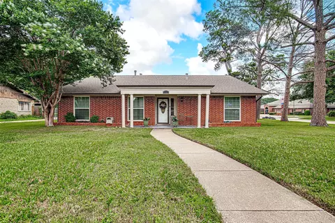 2915 Stratford Ct, Arlington, TX 76015
