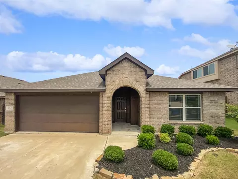 816 Oriel Cir, Crowley, TX 76036