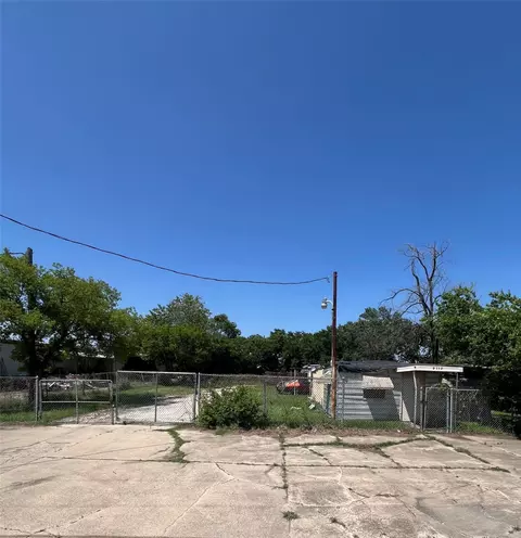 3117 Sabine St, Forest Hill, TX 76119