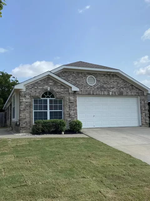 911 Cruise St, Denton, TX 76207