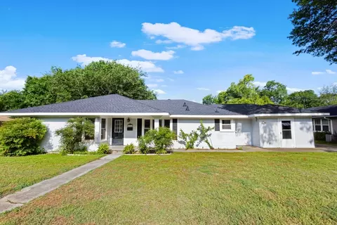 1311 Hillcrest Blvd, Gainesville, TX 76240