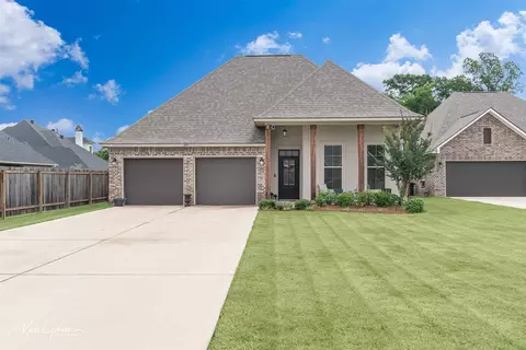 469 Mangrove Ln, Bossier City, LA 71111
