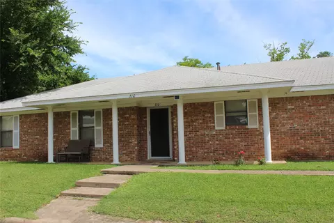 210 E Witt St, Wolfe City, TX 75496