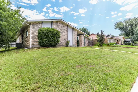 3718 Pinoak Dr, Grand Prairie, TX 75052