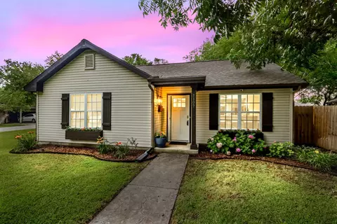 1107 New St, Mckinney, TX 75069