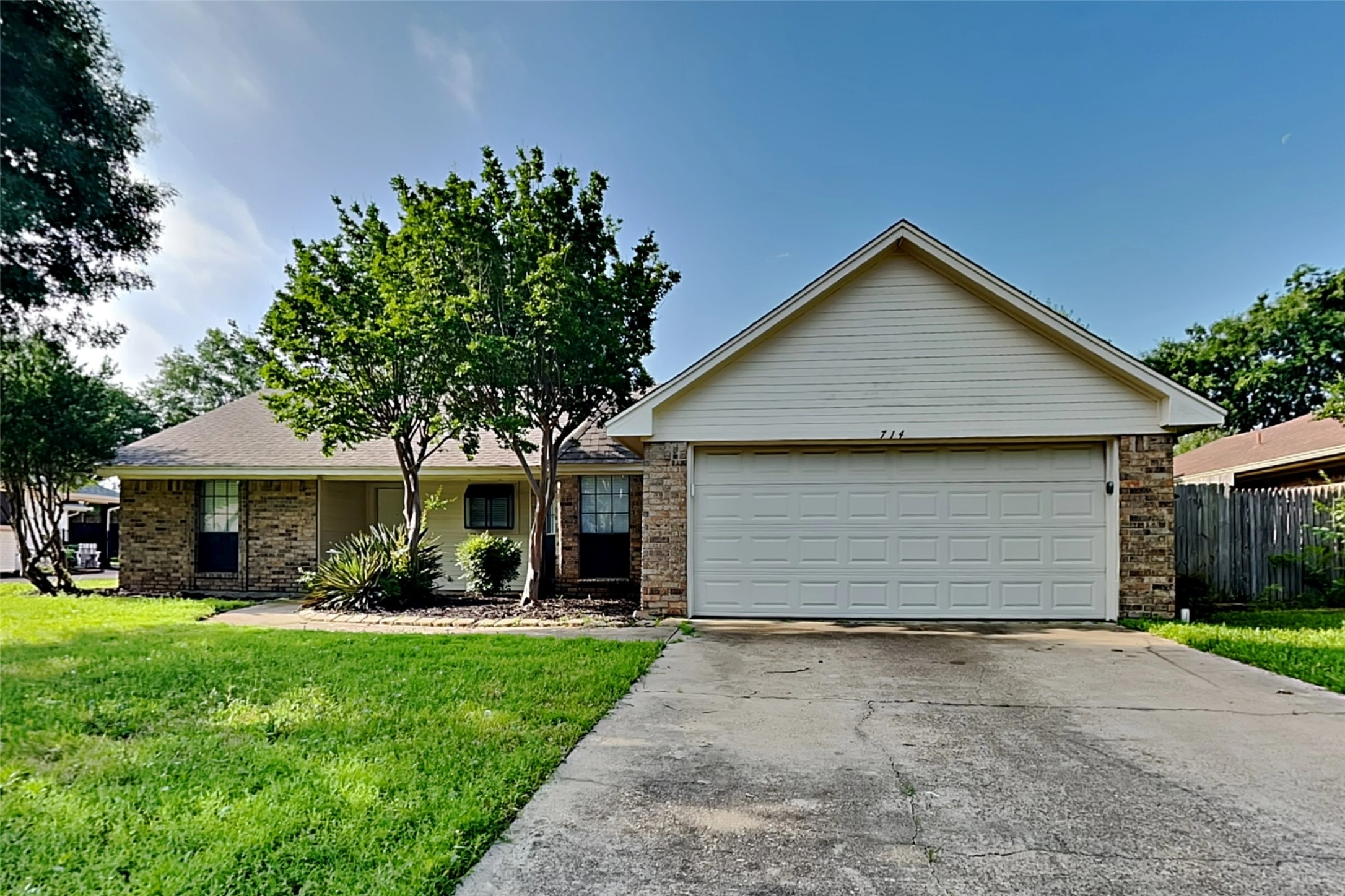 714 Lakewood Ln  