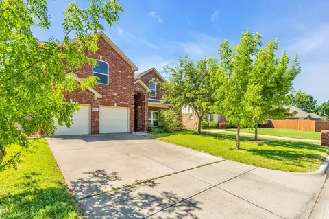 1202 Autumn Dr, Mansfield, TX 76063