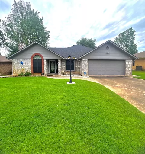 3220 Pine Blf, Paris, TX 75460