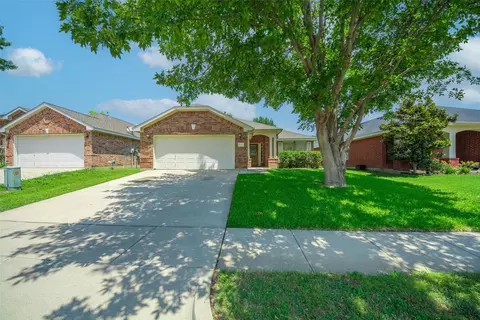 3929 Diamond Ridge Dr, Fort Worth, TX 76244
