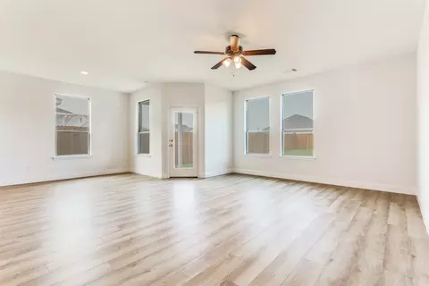 2716 Donella Dr, Denton, TX 76207