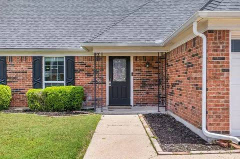 2506 Bentley Dr, Grand Prairie, TX 75052