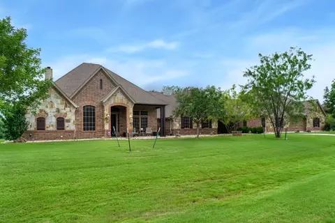 8125 Deerwood Forest Dr, Fort Worth, TX 76126