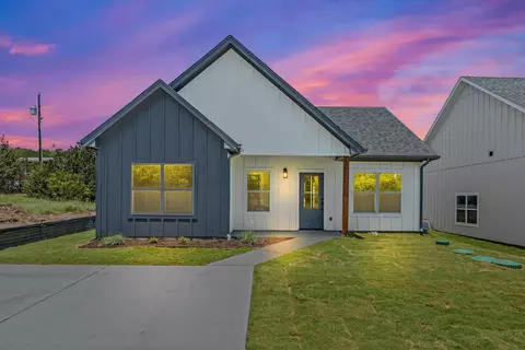 3228 Brazos River Dr, Granbury, TX 76048