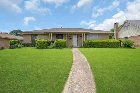 5617 Regatta Dr, Dallas, TX 75232