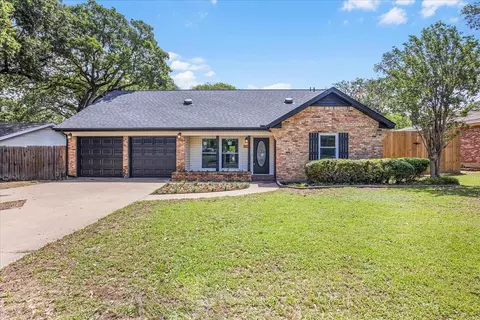 1144 Forest Oaks Ln, Hurst, TX 76053