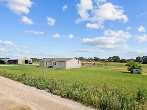 140 Kickapoo Ct, Lipan, TX 76462 photo 11