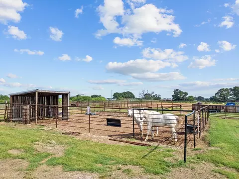 140 Kickapoo Ct, Lipan, TX 76462 photo 8