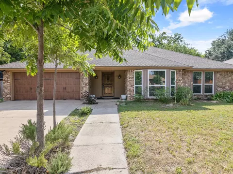 312 Rim Rock Dr, Fort Worth, TX 76108
