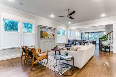 626 E Wall St, Grapevine, TX 76051 photo 4