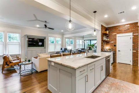 626 E Wall St, Grapevine, TX 76051 photo 14