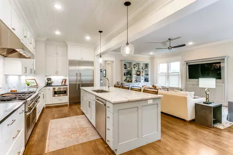 626 E Wall St, Grapevine, TX 76051 photo 11