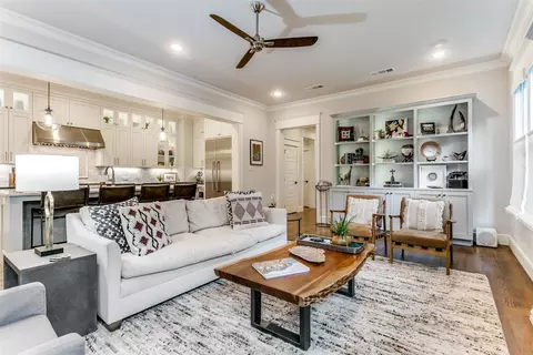 626 E Wall St, Grapevine, TX 76051 photo 3