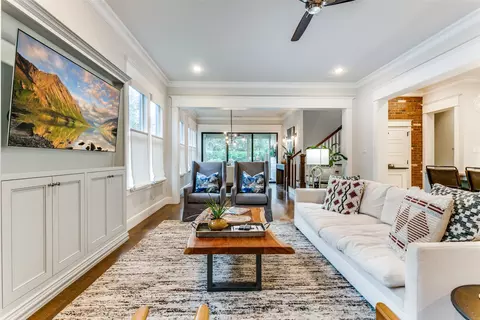 626 E Wall St, Grapevine, TX 76051 photo 6