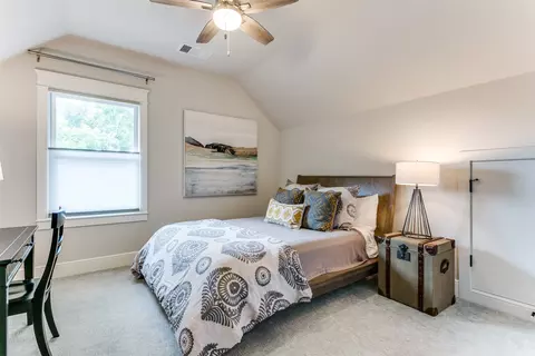 626 E Wall St, Grapevine, TX 76051 photo 27