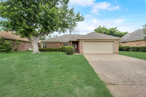 7705 Harmony Dr, Fort Worth, TX 76133