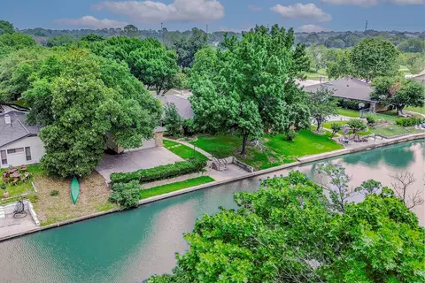 1812 Winewood Ln, Arlington, TX 76013