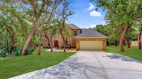 120 Lillys Ct, Runaway Bay, TX 76426