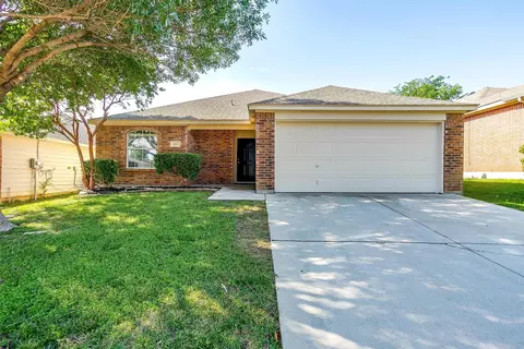 801 Poncho Ln, Haslet, TX 76052