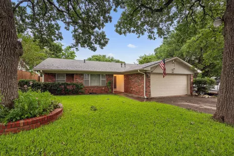 817 Henson Dr, Hurst, TX 76053