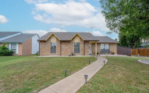 917 Eleanor Ct, Garland, TX 75042